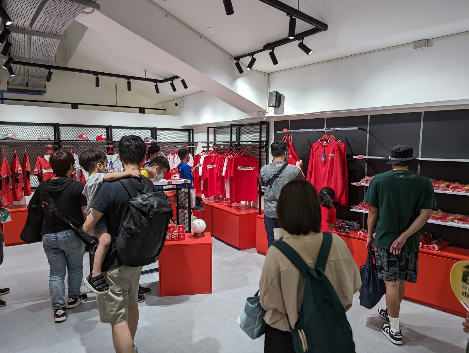 味全龙新竹市立棒球场招牌及主题商店设计丨中国新竹丨林子翔等-41