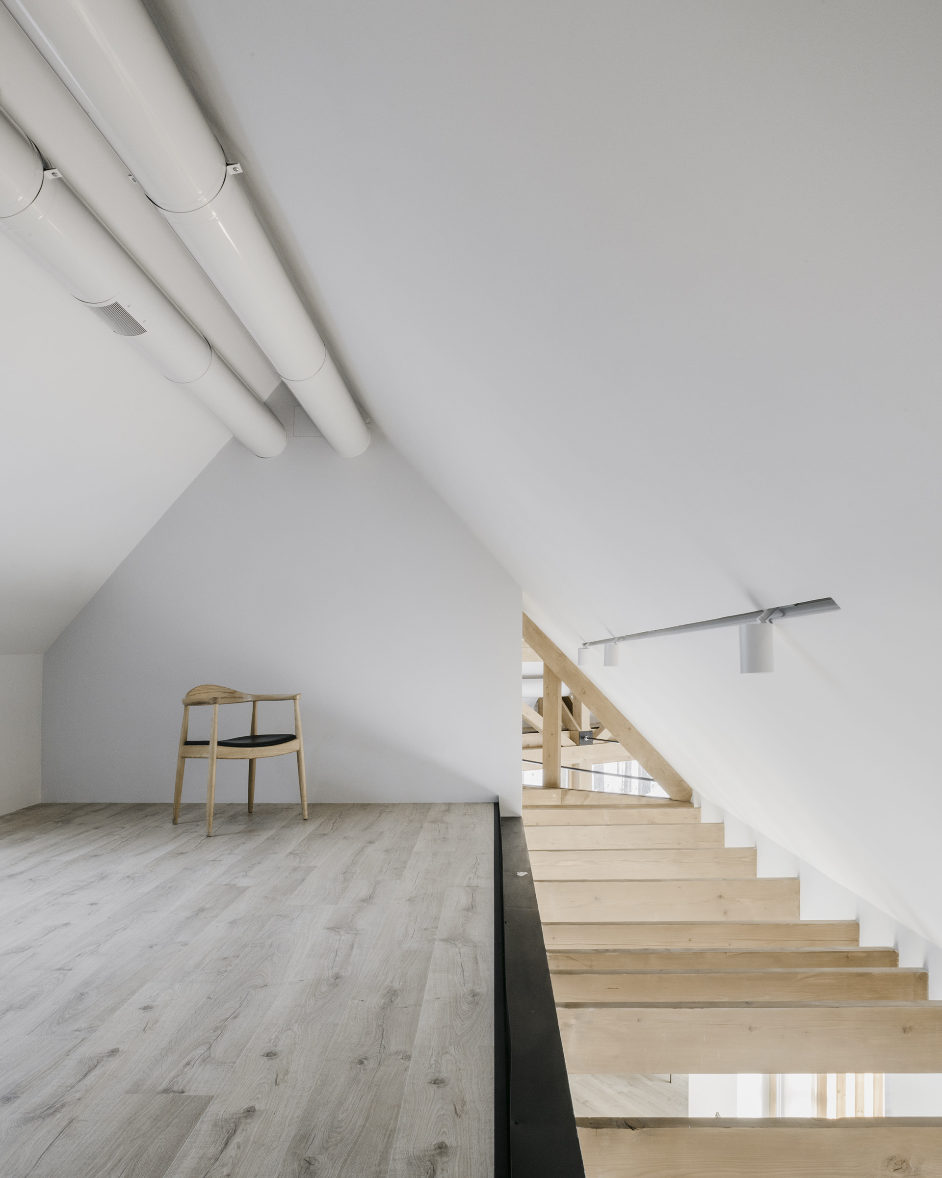 托架屋；支架屋（注：bracket有托架；支架等意思，这里结合具体语境可能会有更合适的表达，如果Bracket House是特定名称，可保持原样或根据其背景赋予更准确称呼 ） -27