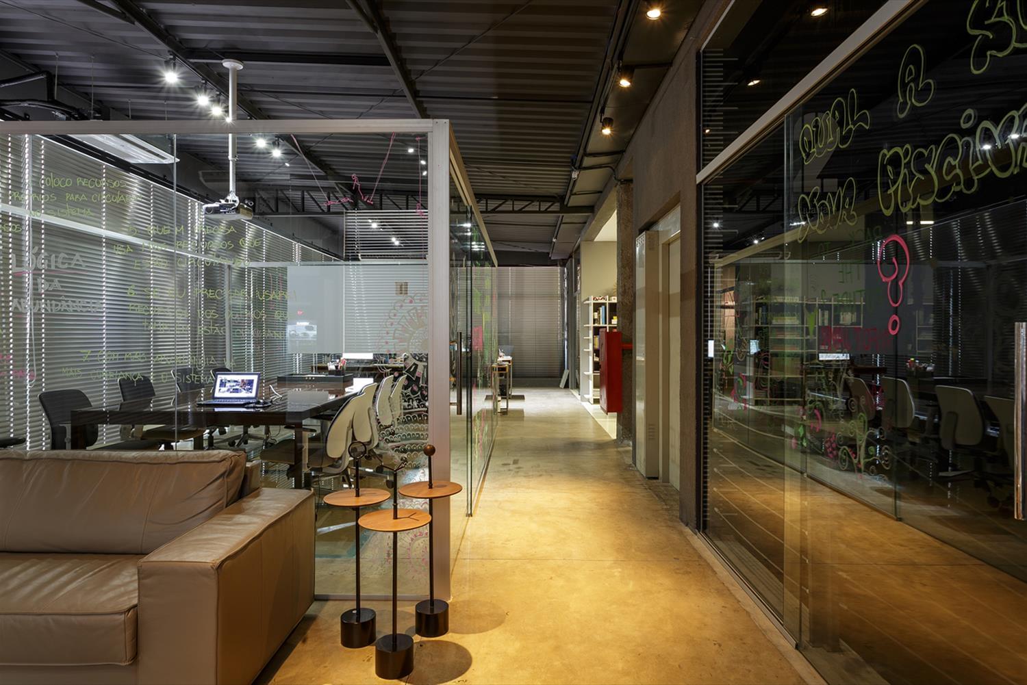 L· Maia Arquitetos 办公空间设计-2