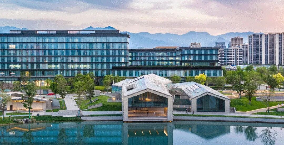 “家门口”的世界级盛宴：未来之瞳大剧院璀璨启幕，中孚泰助力首演成功-2