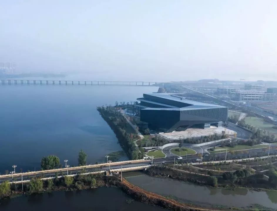 腾讯武汉研发中心 | 集约、宽容、弹性的城市办公设计-8