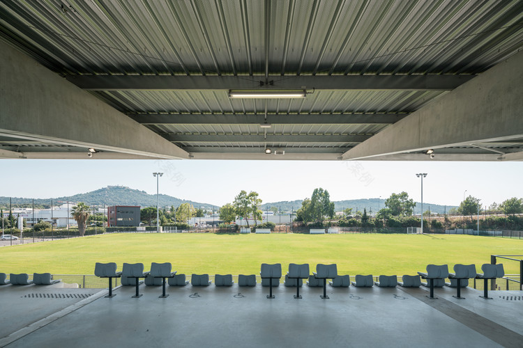 Si·Fours·Les·Plages 城市体育看台建筑-34