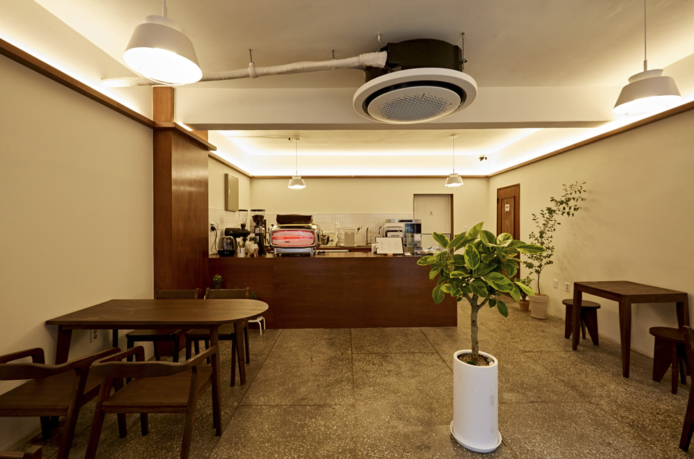 温馨舒适的 10 平米咖啡厅室内设计-4