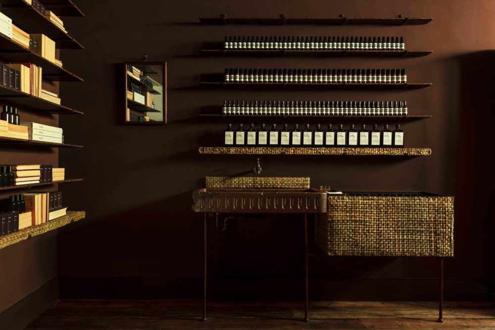 伊索剑桥店（注：Aesop是知名护肤品牌伊索，这里推测CAMBRIDGE可能指剑桥这个地方，结合语境常见表达可能是伊索在剑桥的门店等，若不是该语境请提供更多信息） 丨英国剑桥丨James Plumb-7