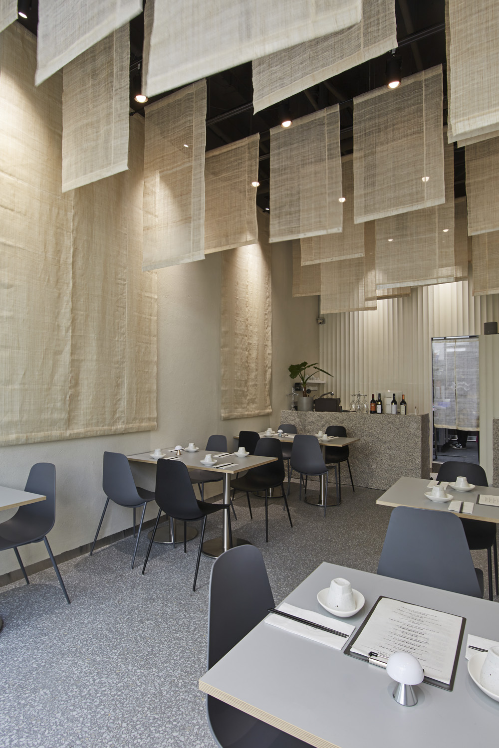 东方韵味的 12 平米 Wine Bar 设计-5