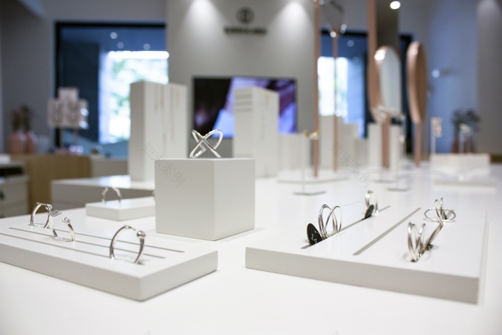西班牙 SINGULARU 时尚珠宝店打造无界限购物体验-22