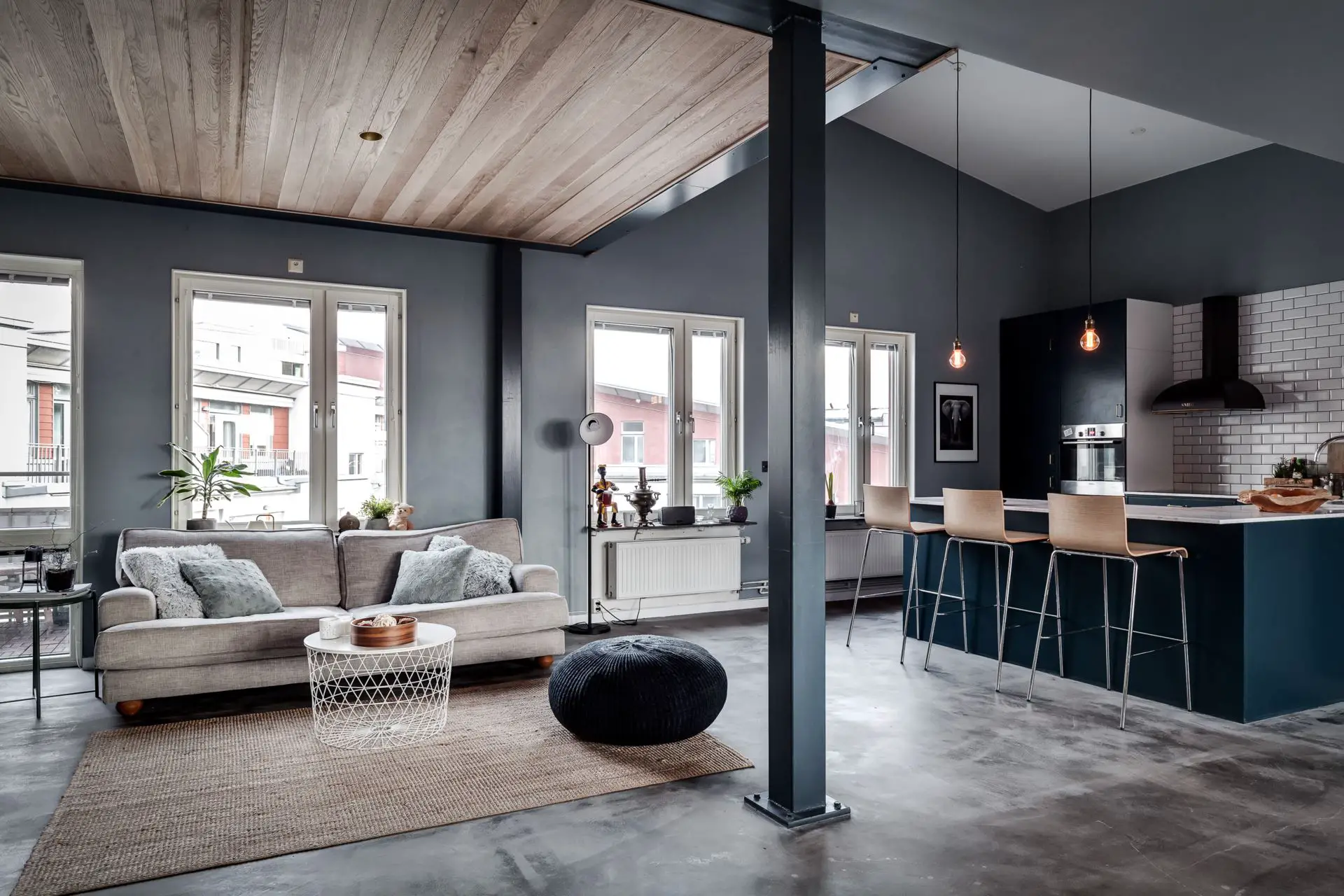 瑞典风格顶层公寓设计，蓝色调打造宁静私密空间-1