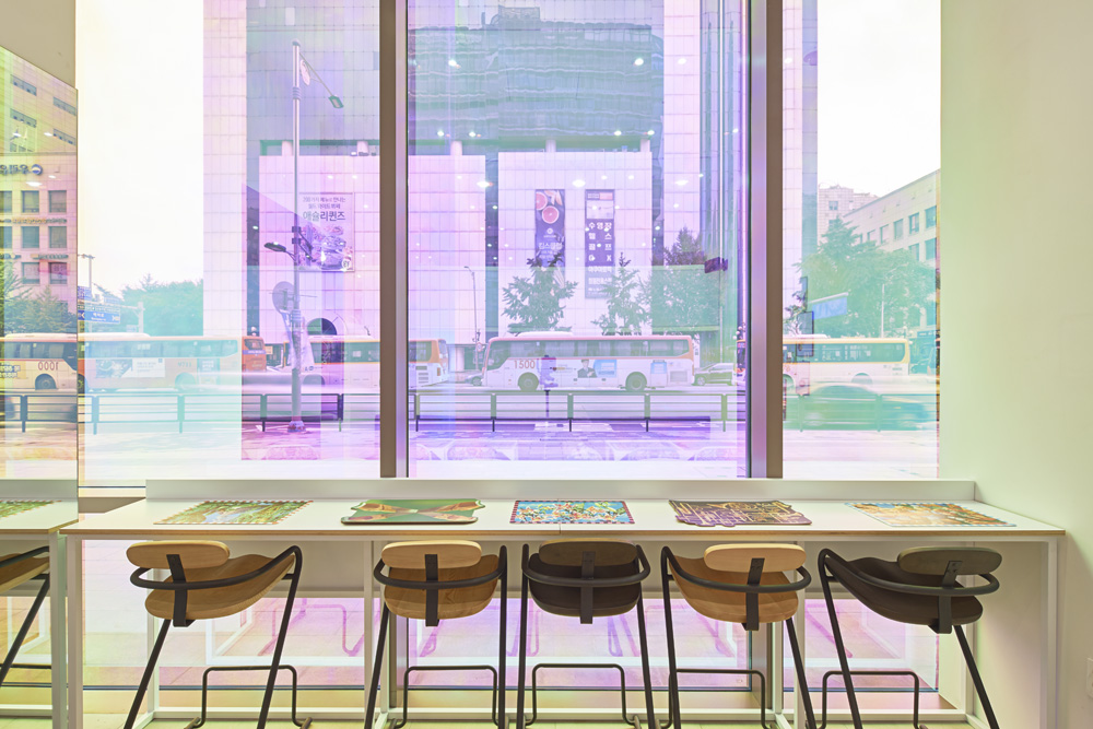 白色极简办公室，打破传统格局-8