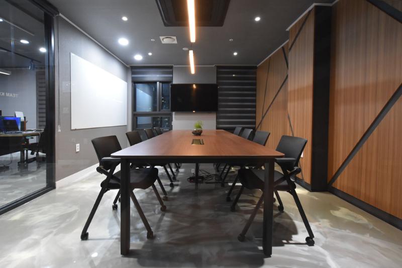 简约黑白色调，27 平米办公室设计魅力-9