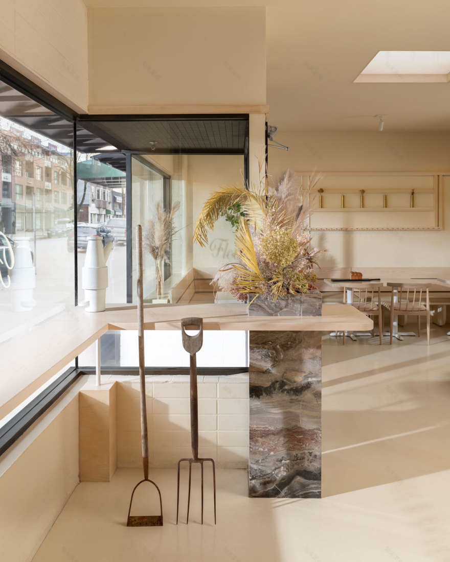 五光十色,诱人的现代烘焙店设计-13