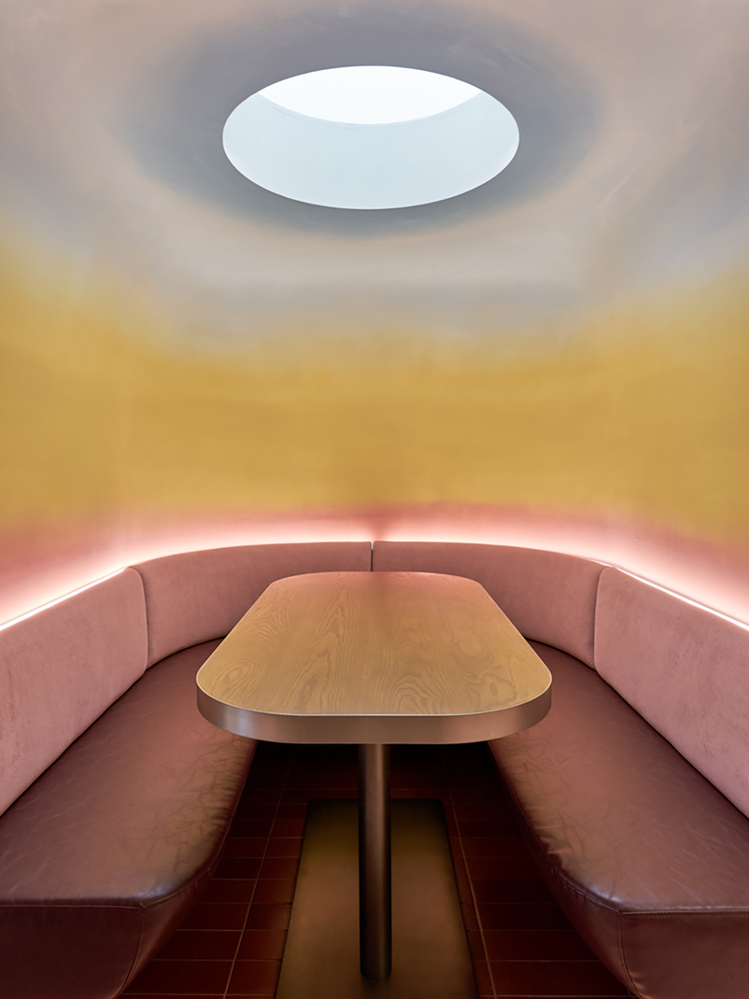 金黄色渐变新派台式料理餐厅,香港 | Designed by designeightfivetwo - 主题餐厅 - 餐厅LOGO-VI空间设计-全球餐饮研究所-6