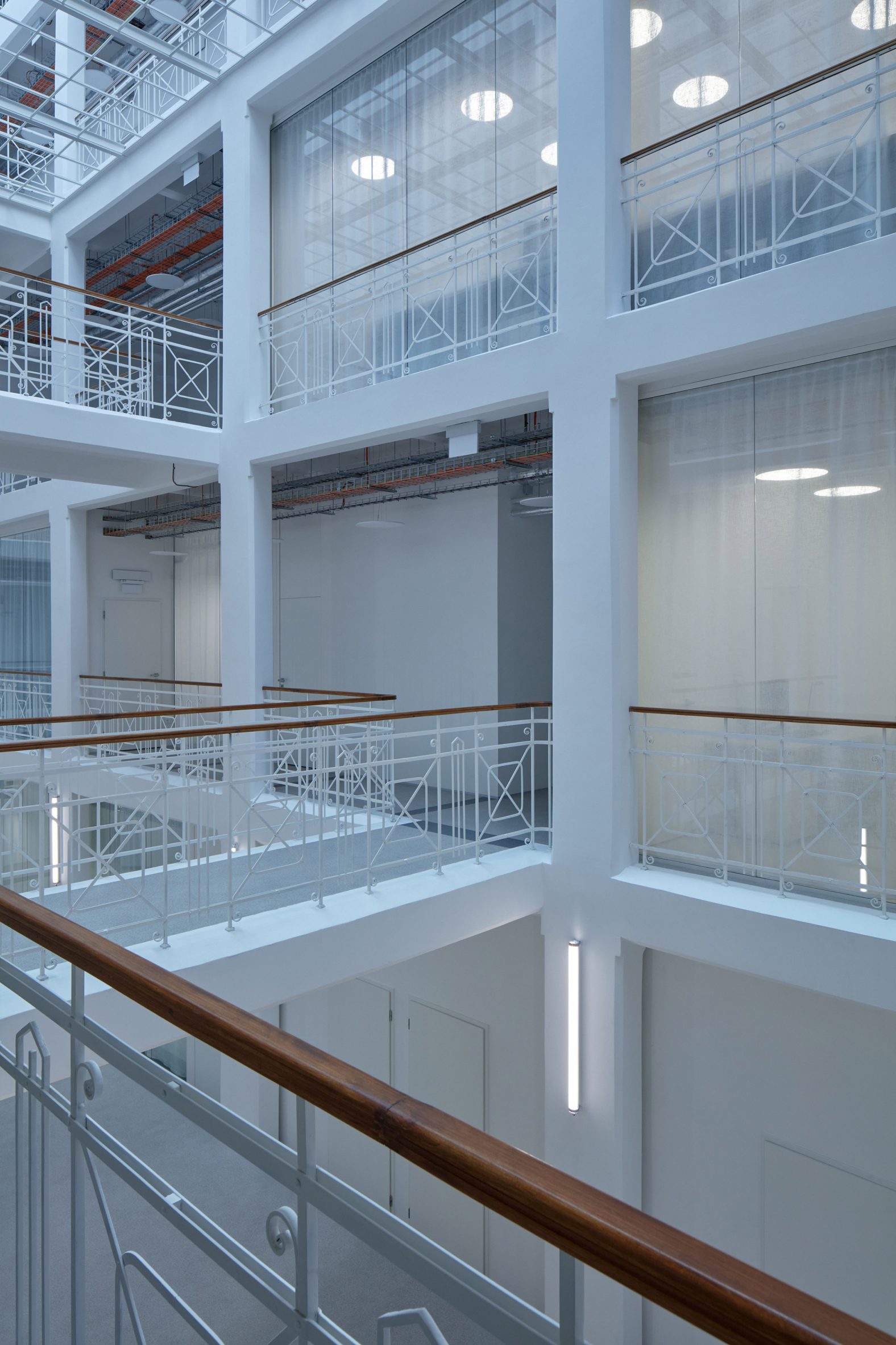 百年家具店蜕变，捷克 Radio 新家-11