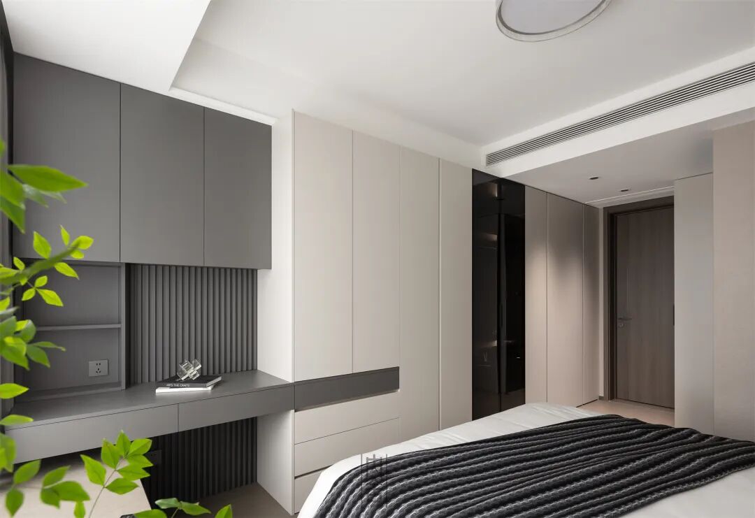 内舍软装丨127㎡现代极简风，黑灰+自然光影构建一个松弛的居住场所！-28