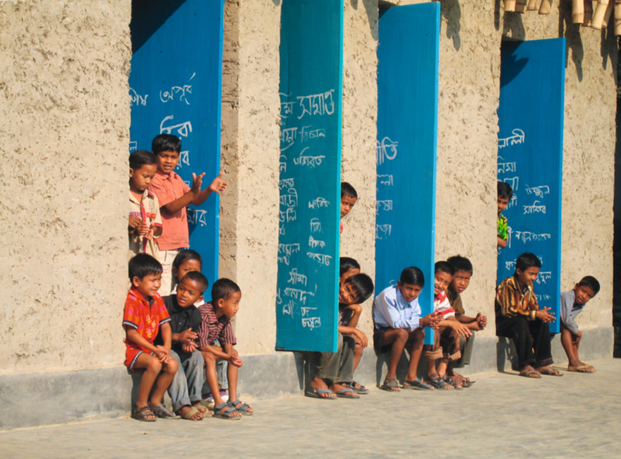 孟加拉国的现代教育培训学院,手工打造的传统学校 / Studio Anna Heringer-22