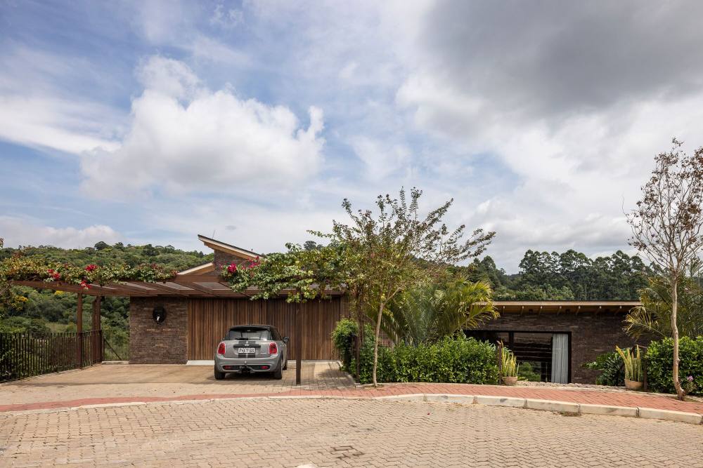 与地形融为一体充满活力的回旋镖乡村别墅设计丨IN HOUSE建筑和室内设计团队-4