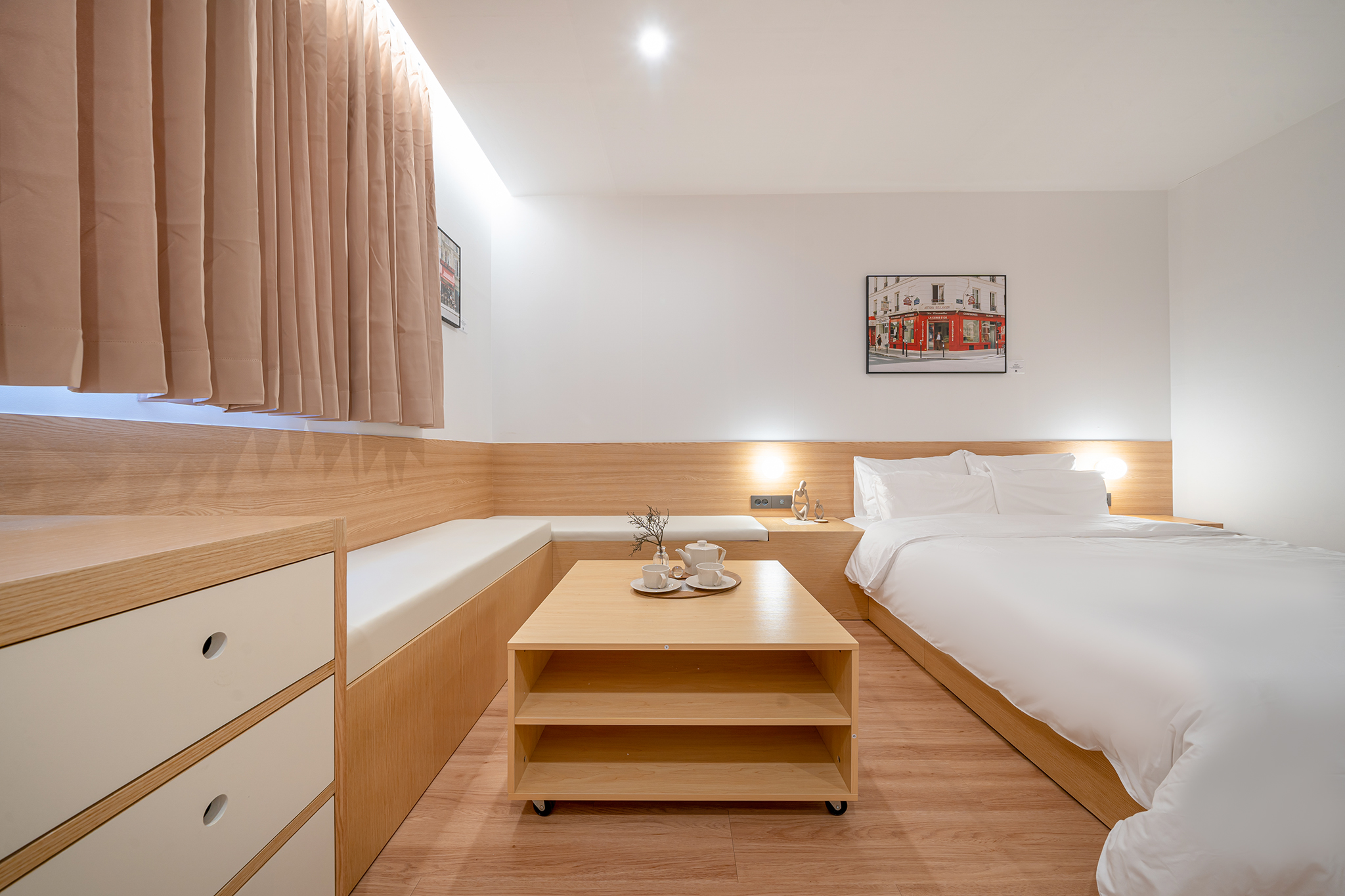 白色与木质，打造 21 间客房的极简酒店-11