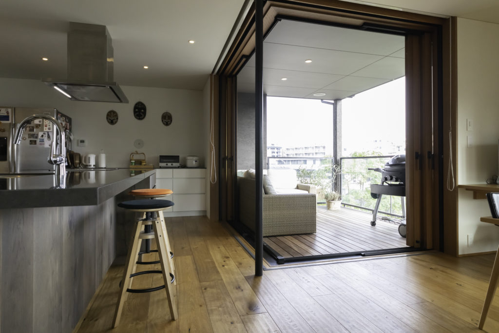 築40年の木造住宅をフルリノベ都心のアウトドアリビングで景色＆バーベキューを堪能する | Renovation | 100%LiFE-6