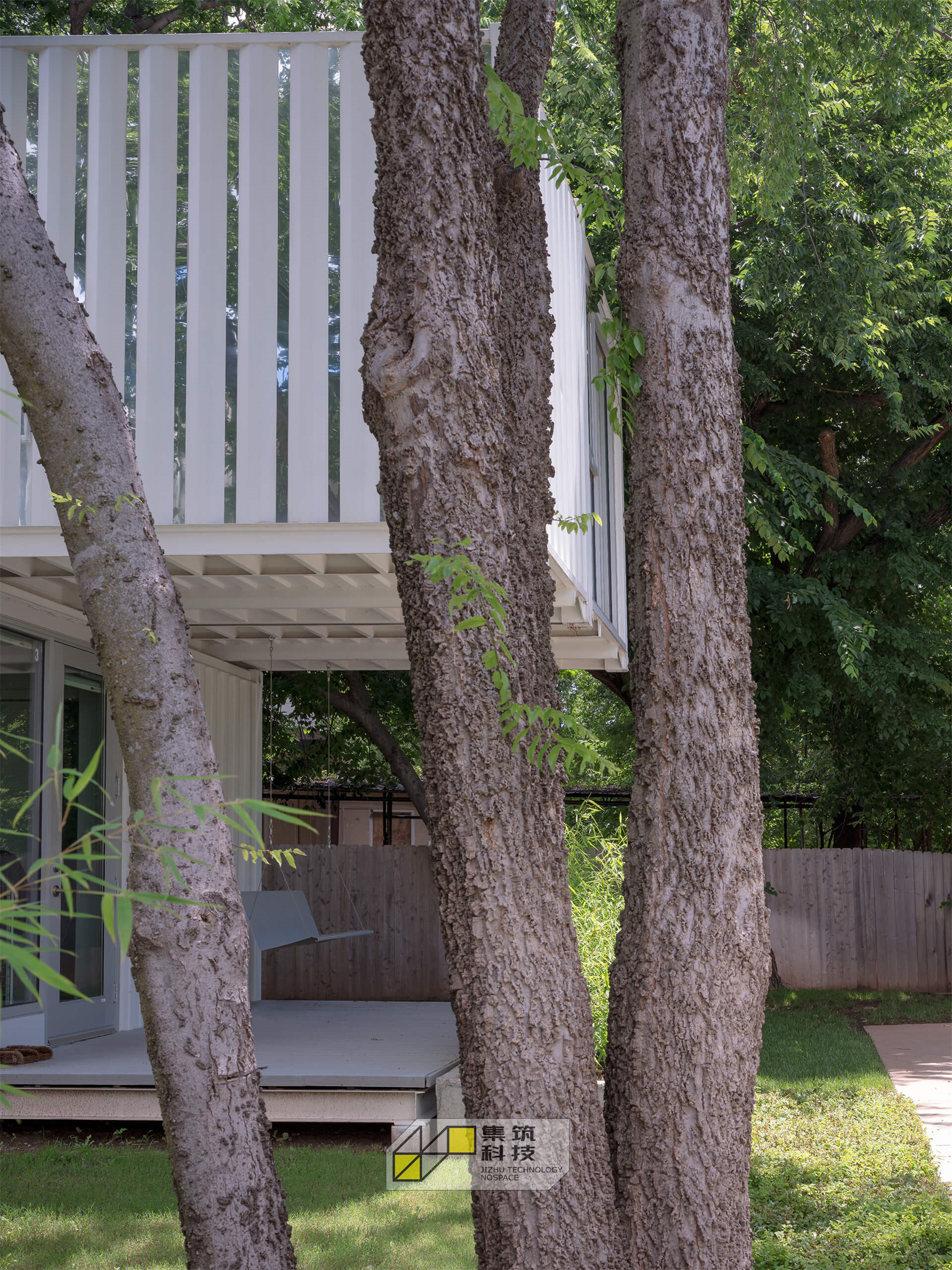 松鼠公园纯白镜面集装箱民宿丨美国俄克拉荷马城丨AHMM 建筑事务所-20