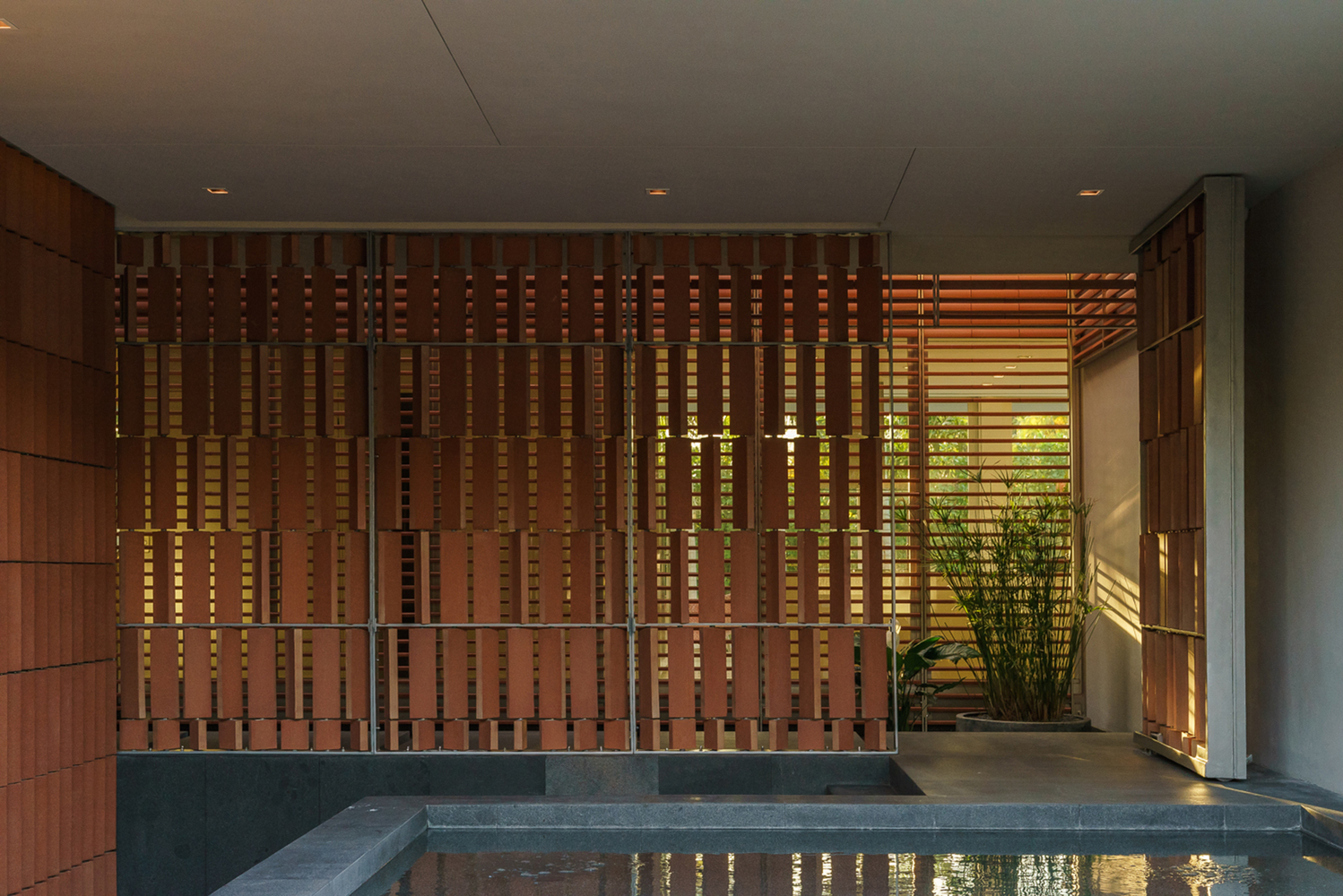 迈阿密拉丁风格住宅，融入传统元素的现代设计-33