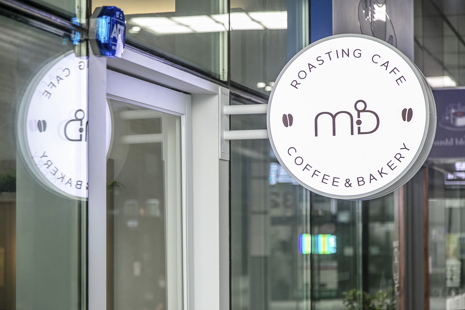 现代时尚，30 平咖啡厅的精致内饰-12