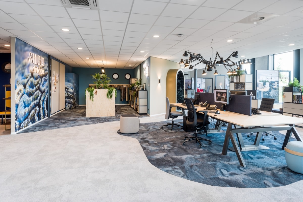 荷兰 Westzaan 的 GZ OfficeXperience 陈列室——现代办公空间的绿色演绎-13