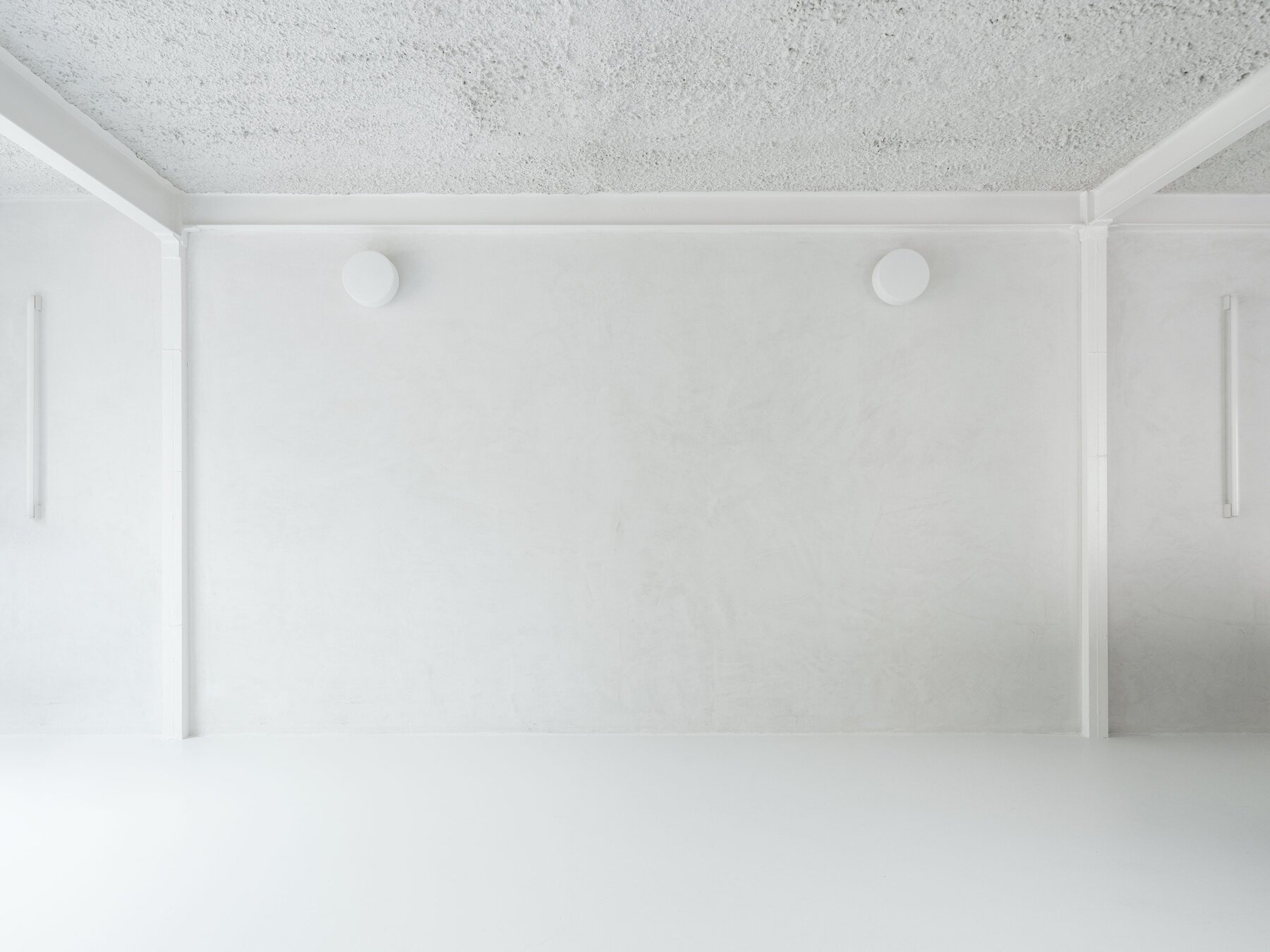 马德里"Rio House" | 极简“未完成”空间,居民自由改造的居住艺术-18