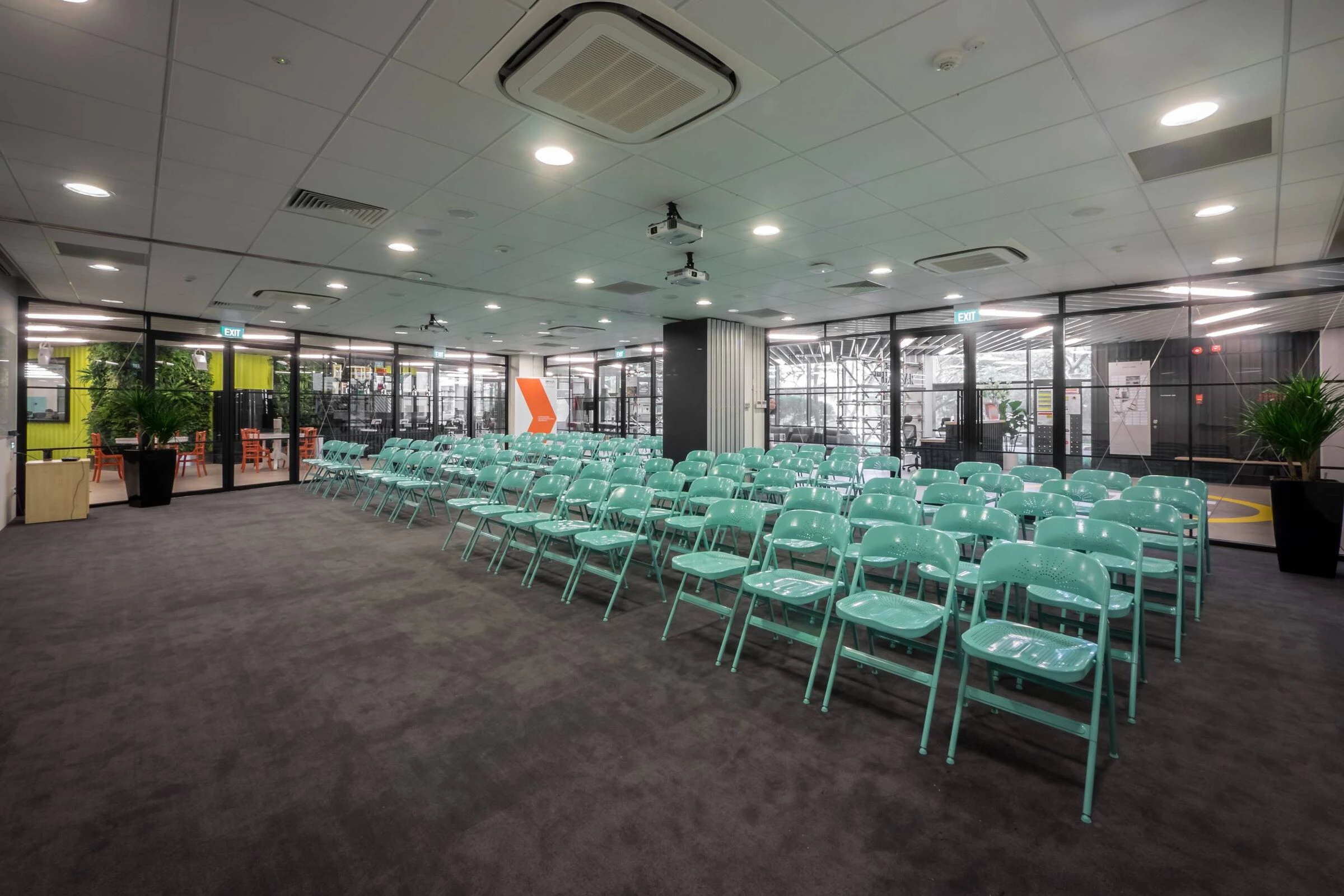 新加坡航空主题共享办公空间· Egg Creatives 的“梦幻航站”-17