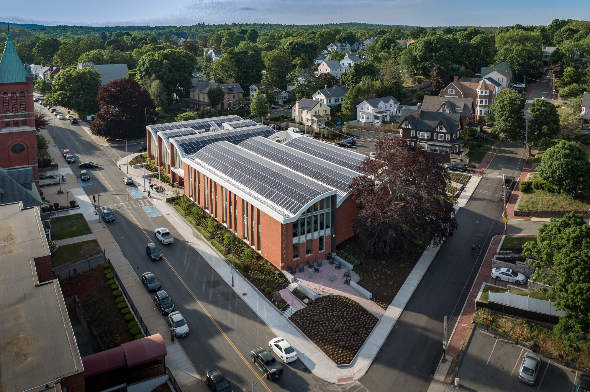 Charlotte & William Bloomberg Medford Public Library / Schwartz/Silver Architects-56