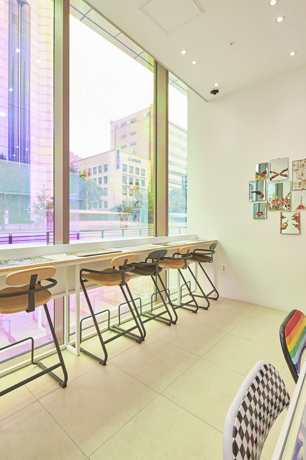 白色极简办公室，打破传统格局-13