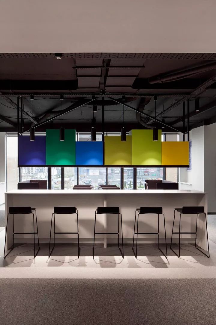 Stars Group 索非亚办公室 | 暗黑主题下的多元化空间设计-9