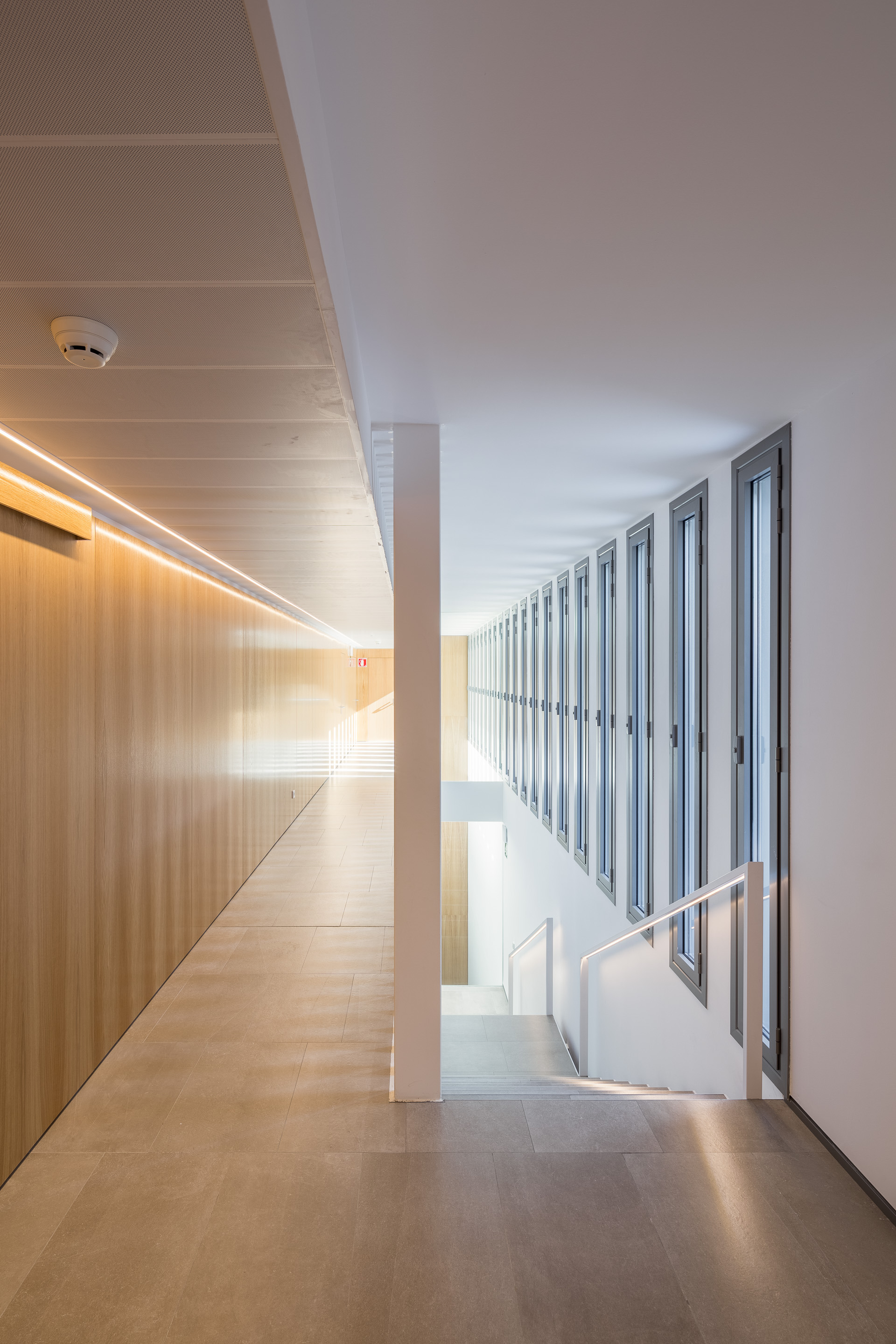 西班牙圣塞巴斯蒂安 20 世纪宫殿改建成学生宿舍楼-31