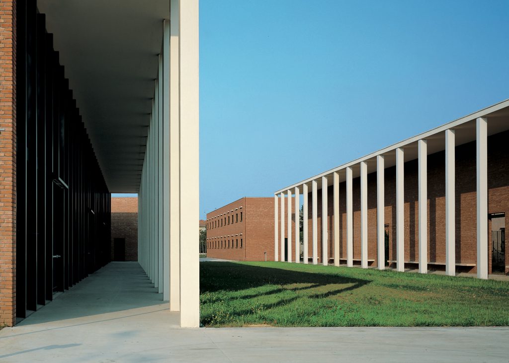 加利阿泰的老年人病例（此处case在医学语境常见意为病例，anziani指老年人，a Galliate表示在加利阿泰（一个地名），需根据具体背景确认是否准确） 丨意大利诺瓦拉丨Antonio Monestiroli,Paolo Rizzatto-1