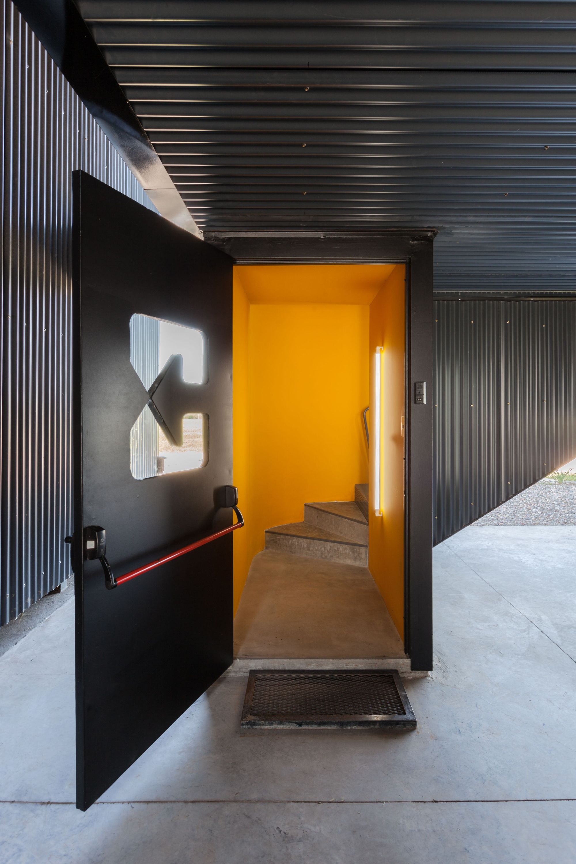 Bertolotti Vial Machinery and Office Warehouse / Estudio 2(A) DosArquitectas-35