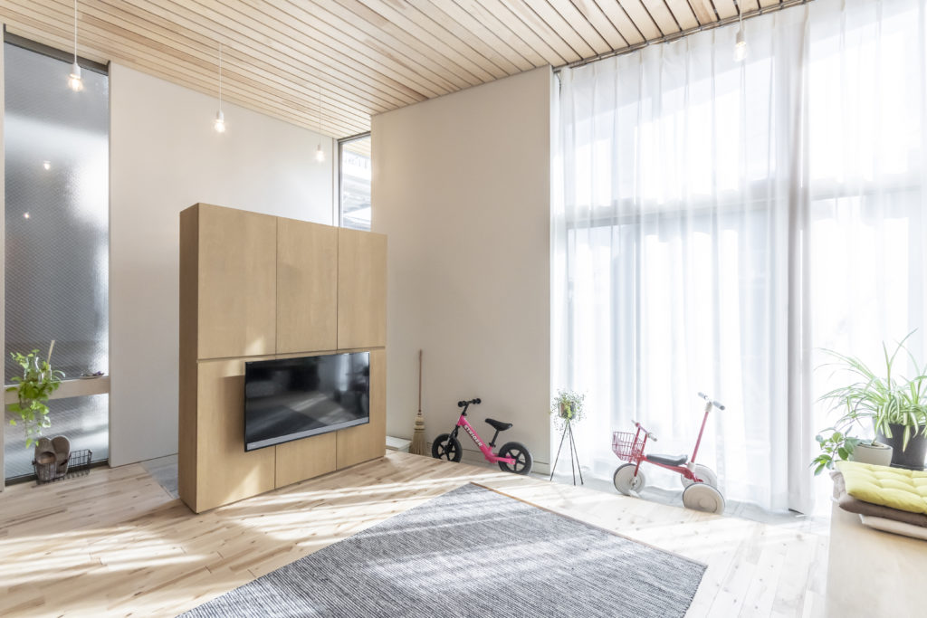 玄関から寝室までひとつながりの家開放性とともに家族の気配を感じながら暮らす | Architecture | 100%LiFE-1