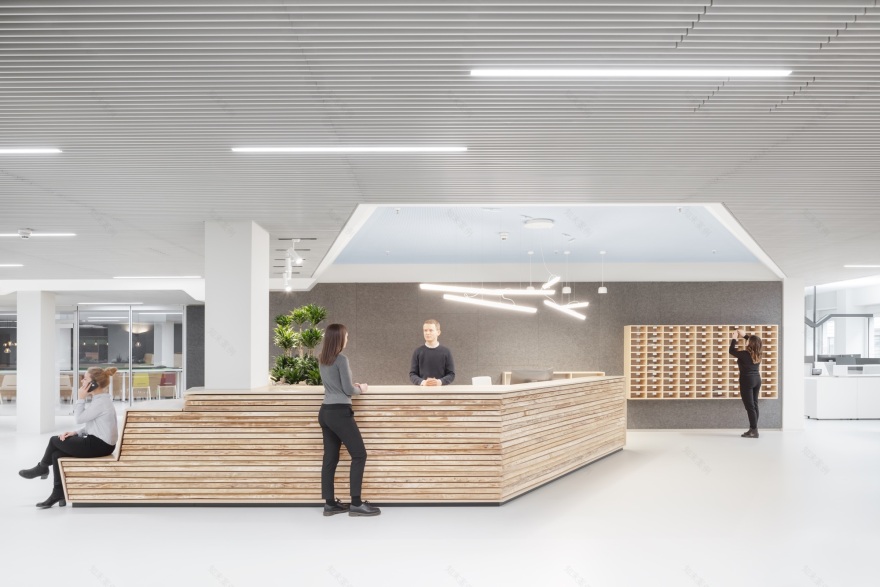 柏林中心,旧健身房变身高效办公新天地-11