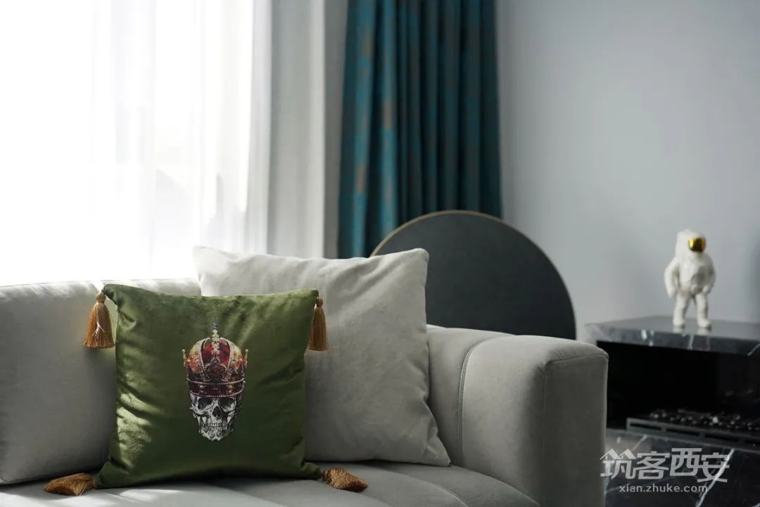 极致黑韵,红杉·陈醉打造西安 360㎡顶跃艺术宅-32