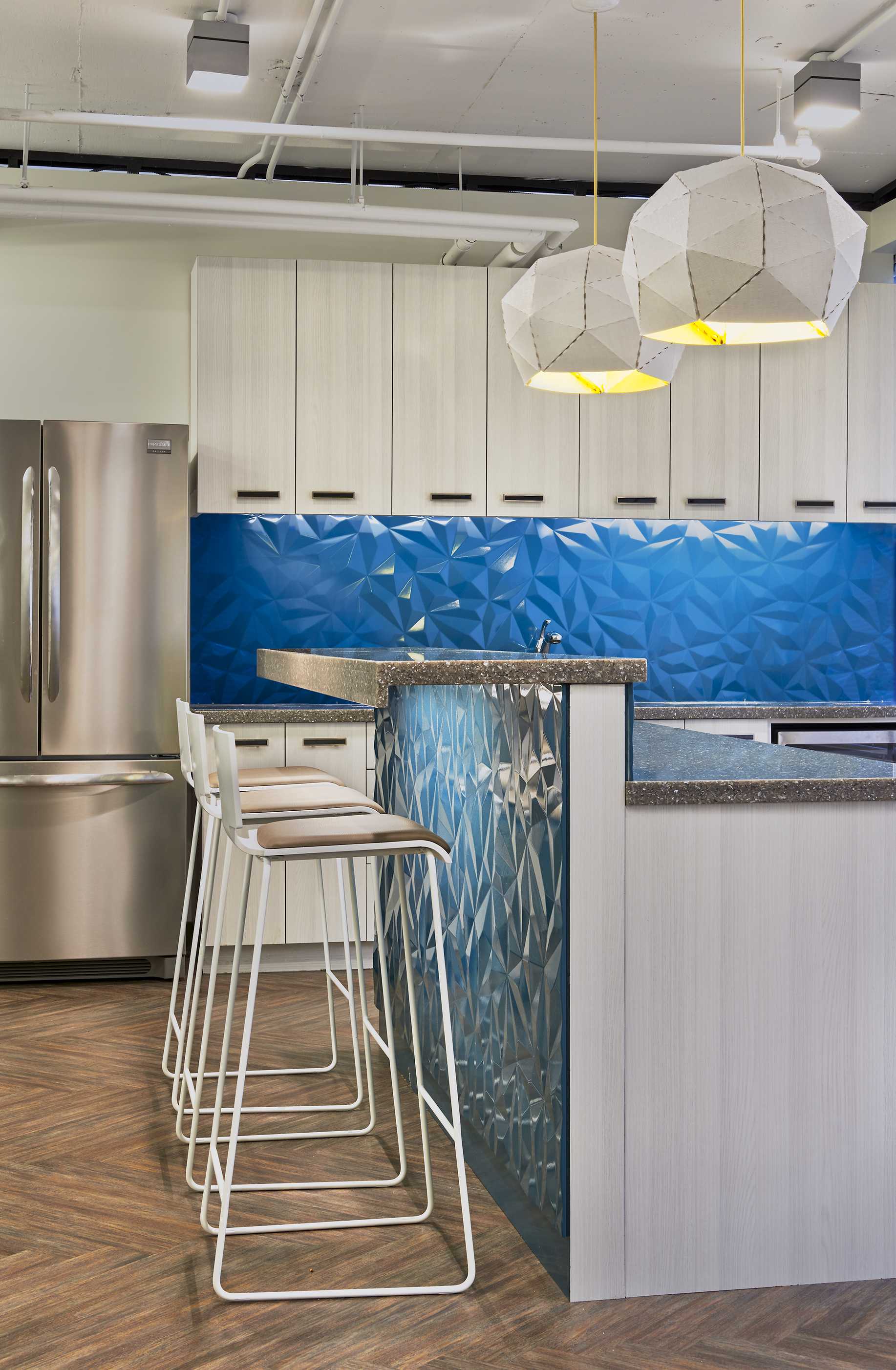 FI 咨询公司总部，钻石灵感的金融办公空间-3