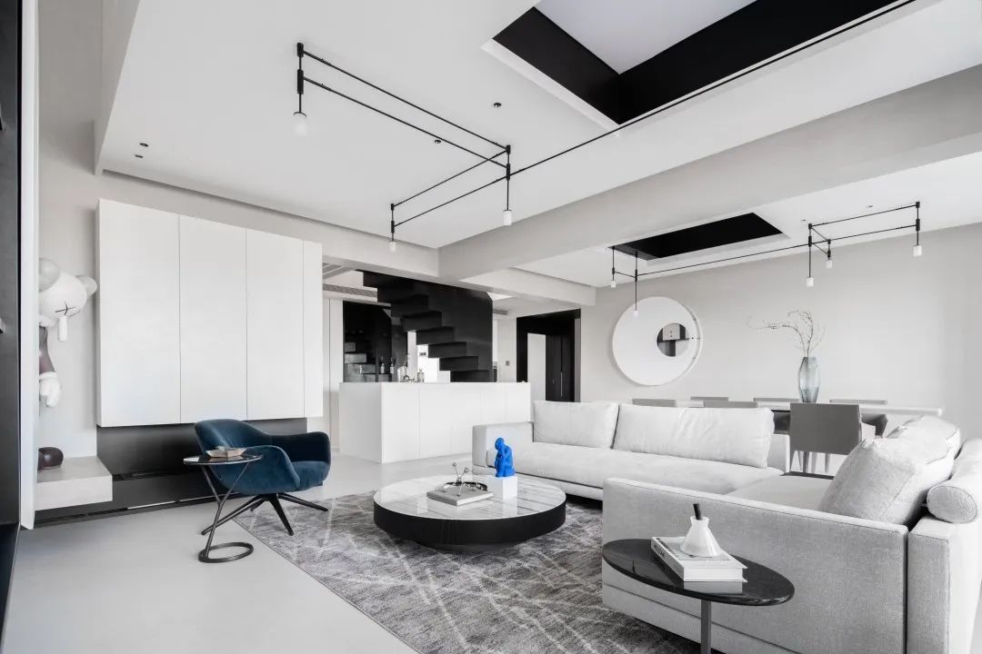 高级灰打造现代客厅的魅力-31