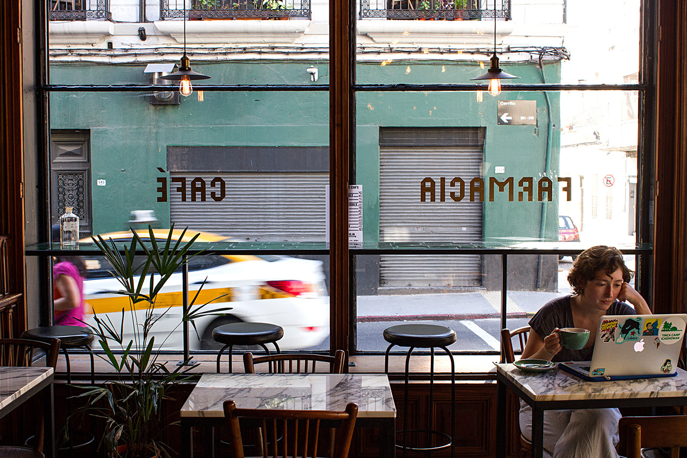 拯救历史,重塑身份的乌拉圭老药房咖啡馆-7