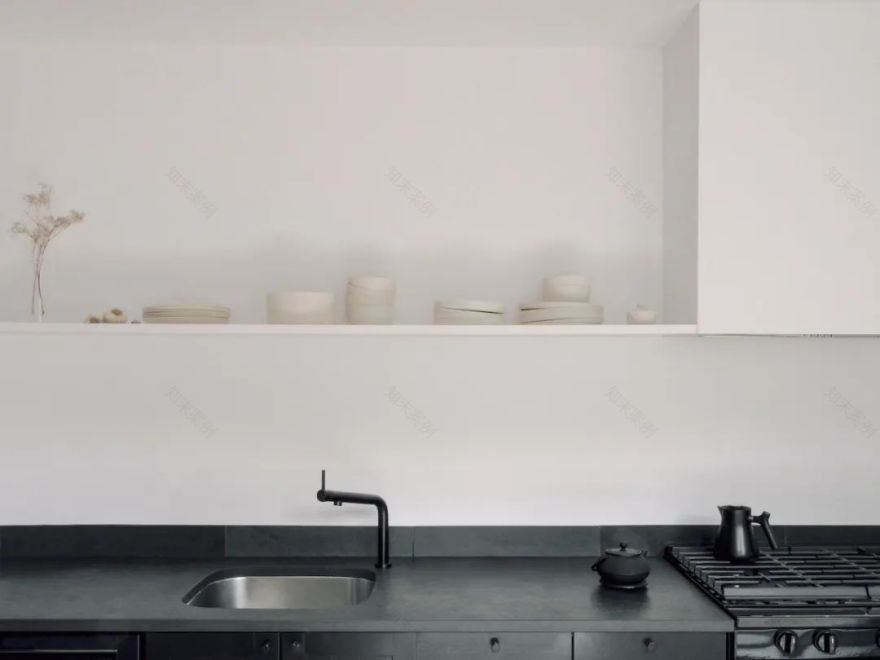 加拿大蒙特利尔 Waverly Residence 公寓,极简厨房模糊室内外生活-3