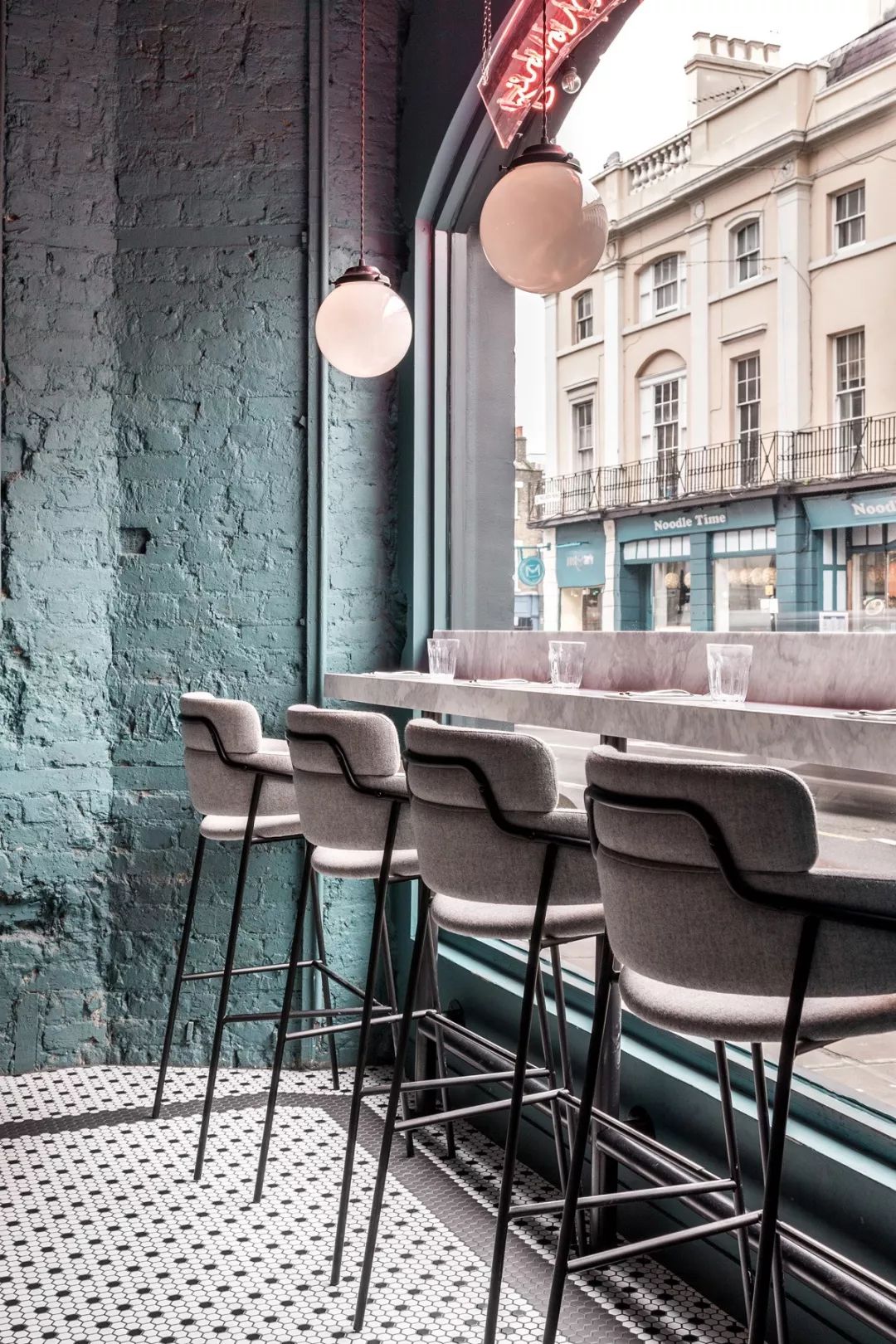 伦敦格林威治 Grind 餐厅 | 历史建筑中的现代粉色梦幻空间-5