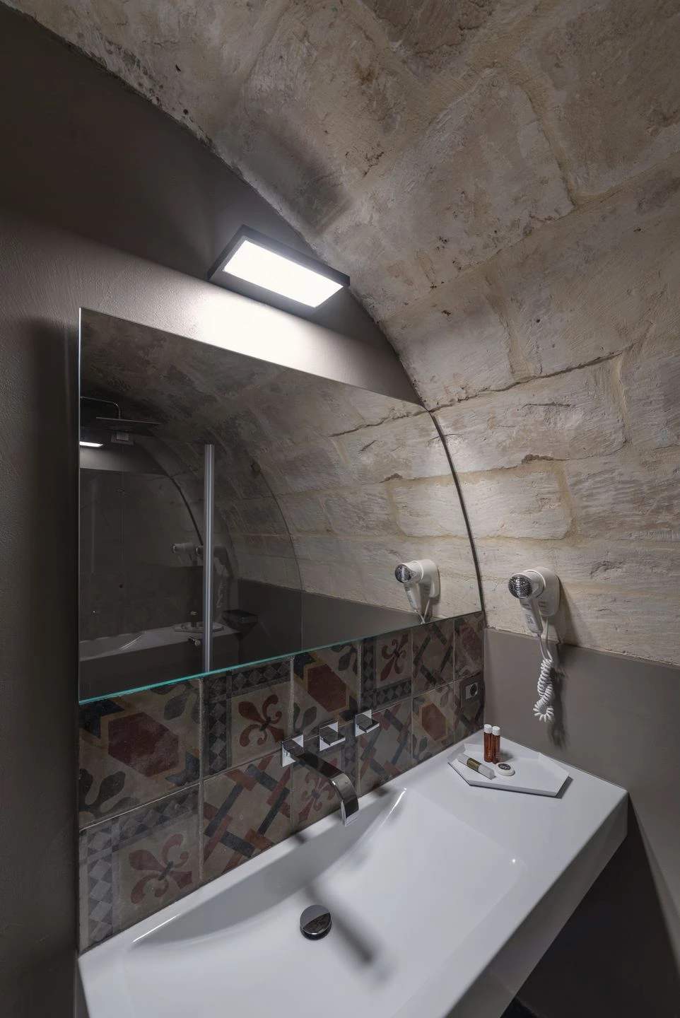 意大利修复古堡别墅,新旧对话的光影空间-26