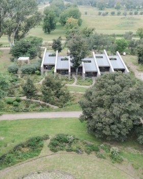酒店建筑丨阿根廷科尔多瓦丨Alarcia Ferrer Arquitectos