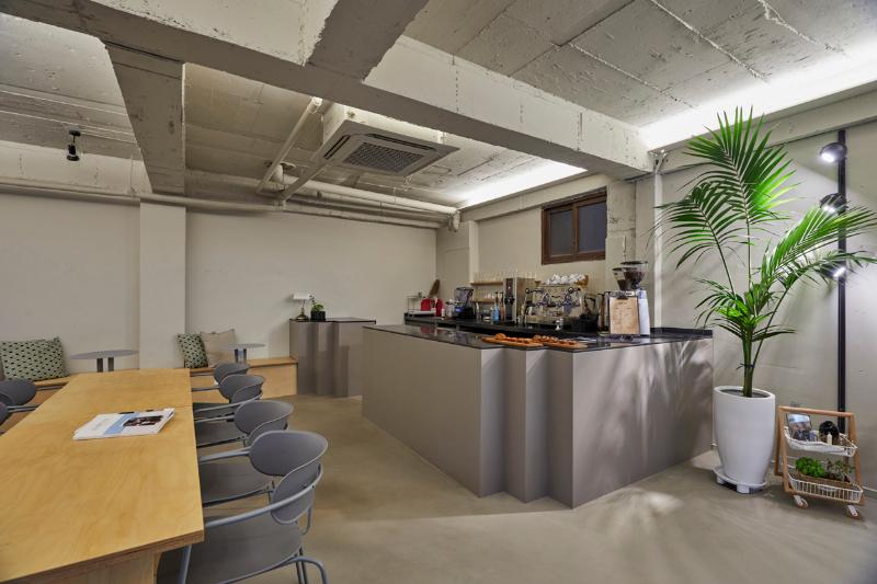 13 坪咖啡厅 | 复古外观现代内装的设计巧思-6