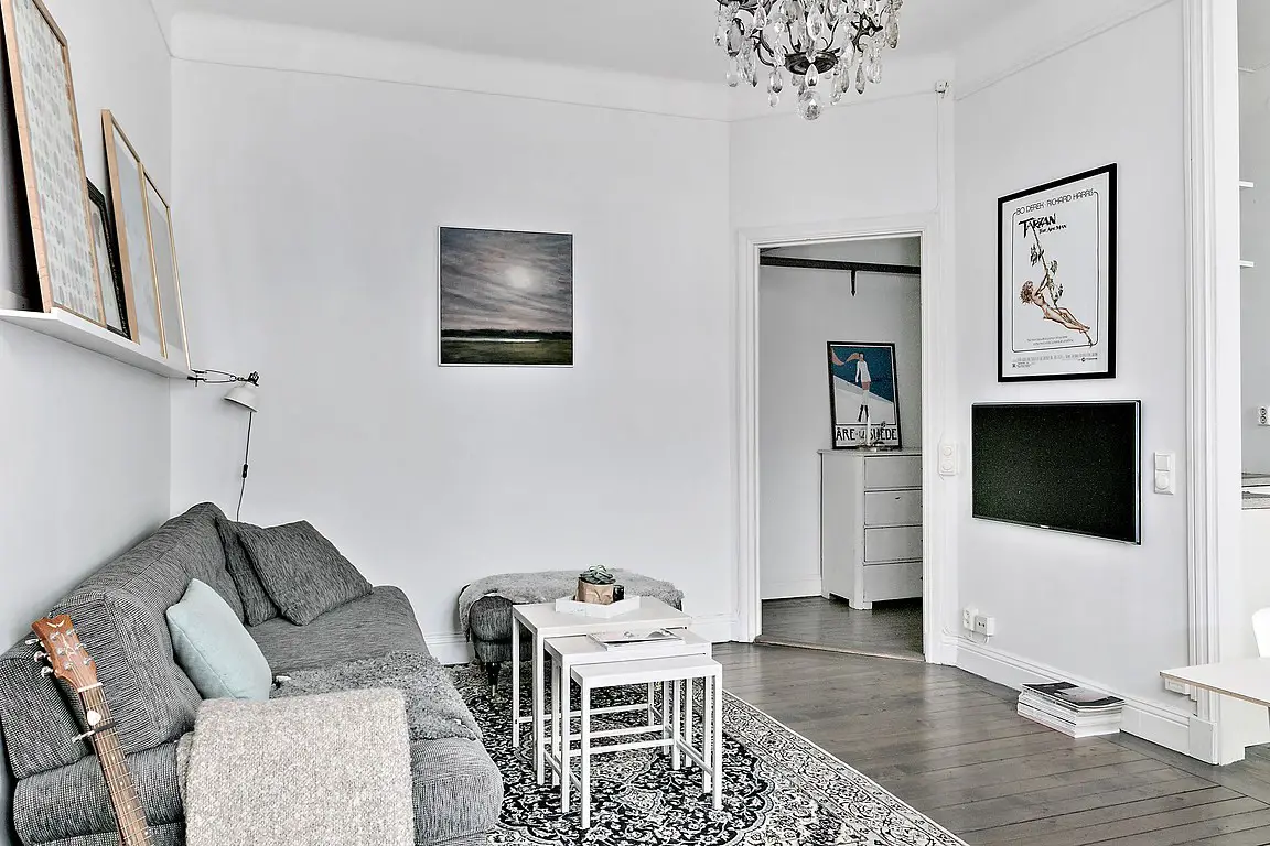 巧用家具打造 52 平米公寓的自行车收纳空间-4