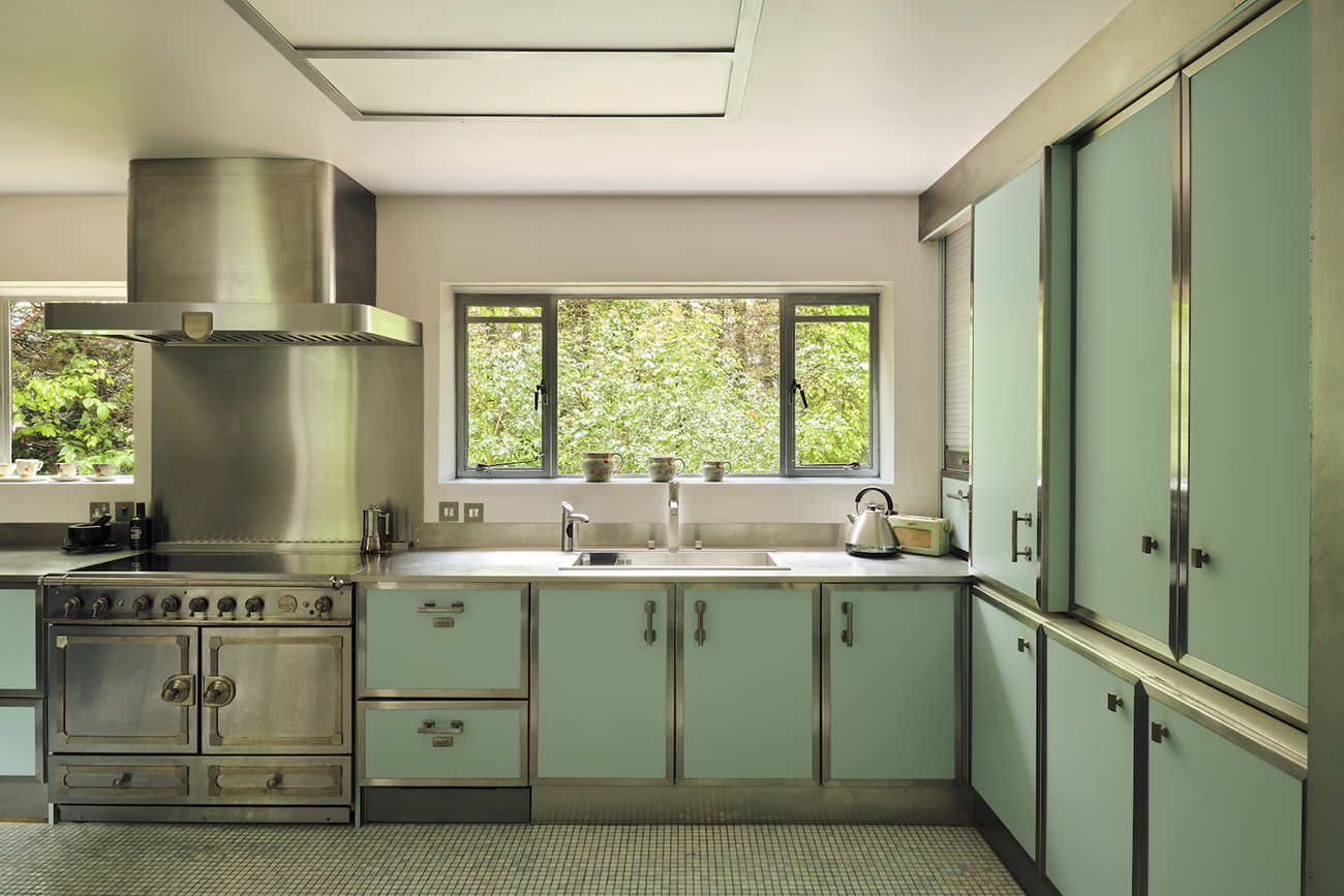 Первая модернистская вилла в Англии выставлена на продажу-8