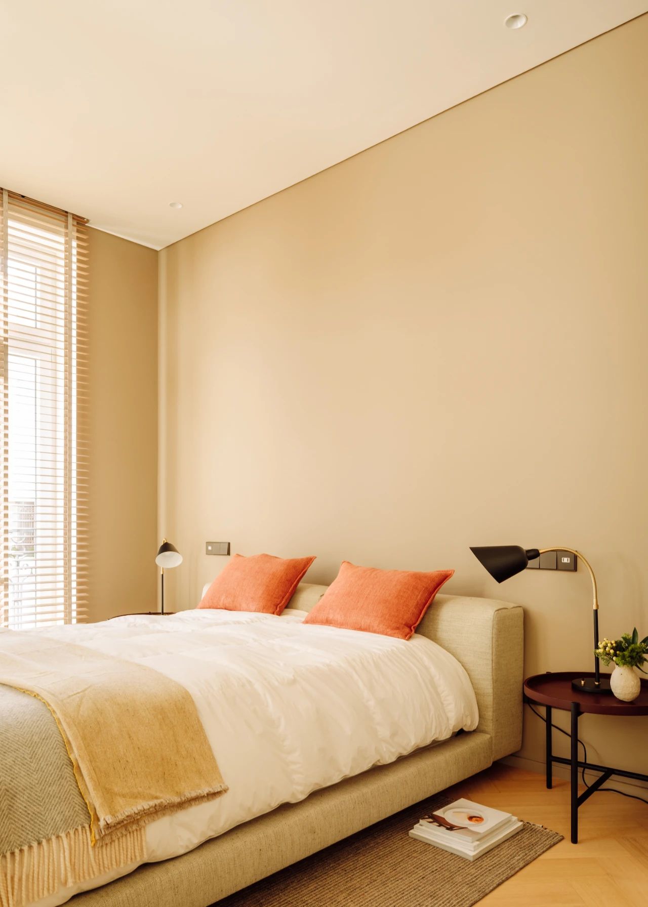 美国现代复古混搭平层设计案例丨葡萄牙里斯本丨Maison Amarande-24