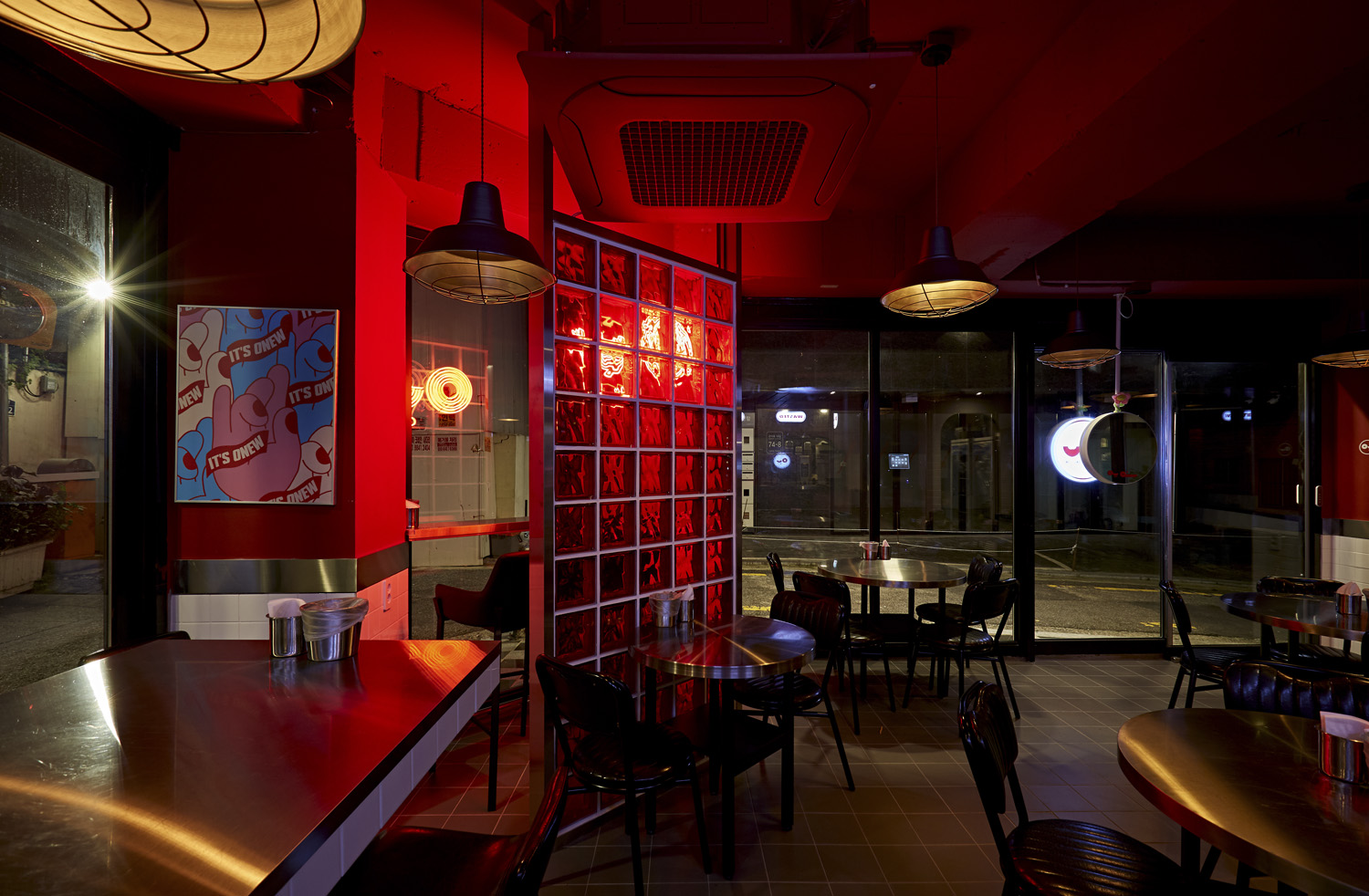 光影营造独特氛围的 18 坪小酒馆设计-8