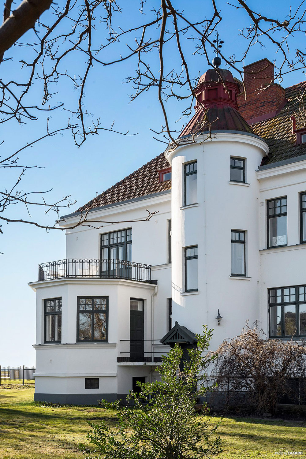 瑞典海岸线上的 Art Nouveau 风格历史别墅-2