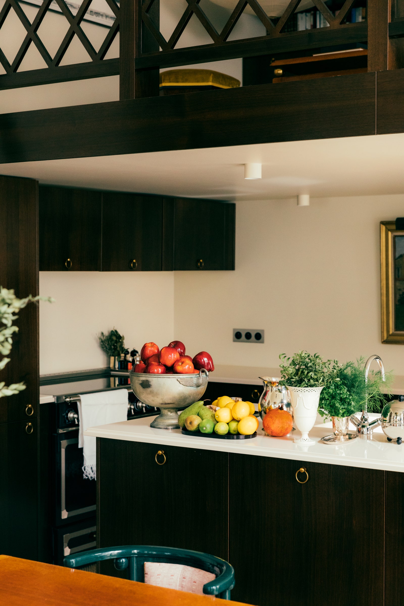 五款深色调小厨房设计灵感-17